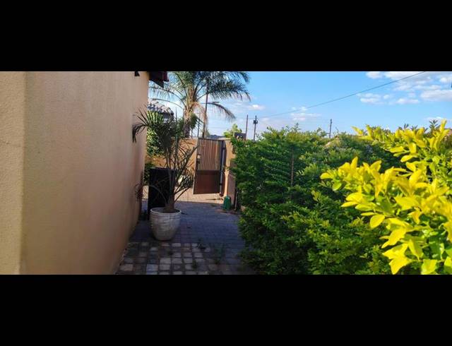 3 BEDROOM HOUSE FOR SALE IN PROTEA GLEN